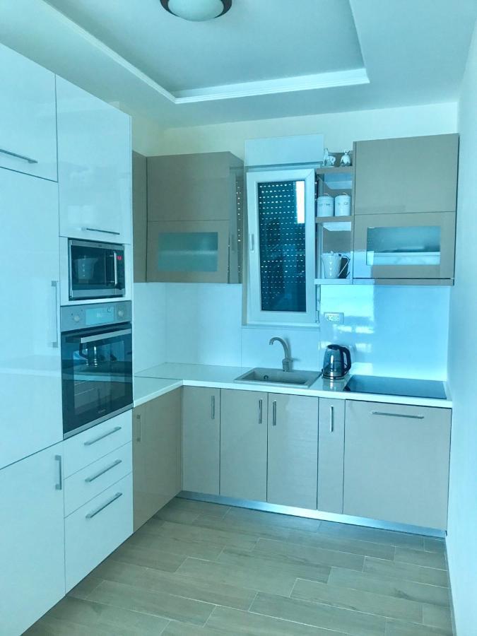 Lux Apartments Krasići Екстериор снимка