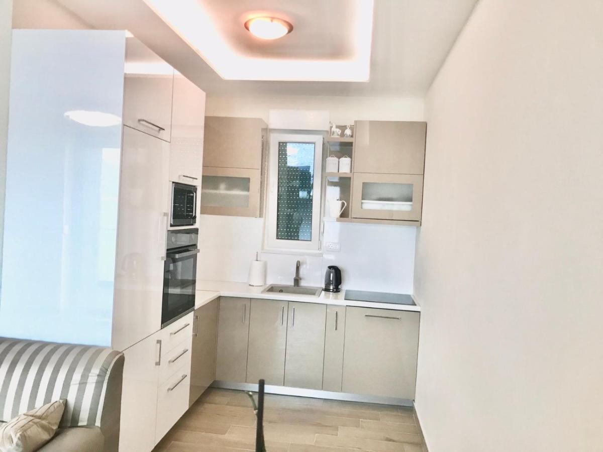 Lux Apartments Krasići Екстериор снимка